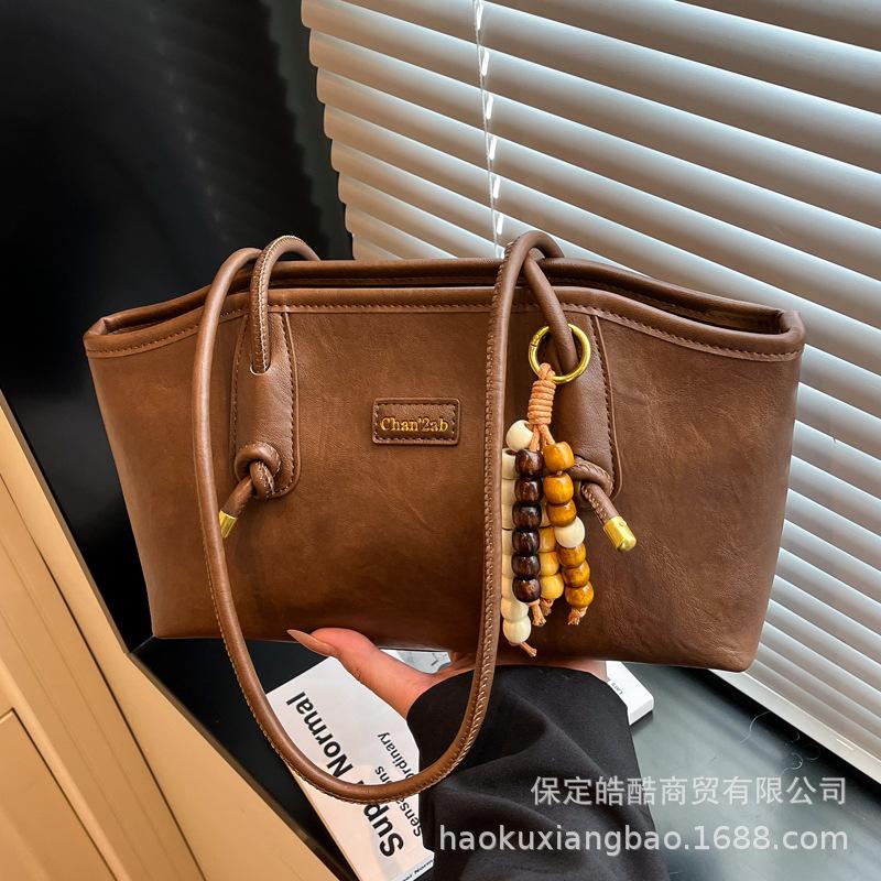 Large capacity shoulder bag women's 2025 new trendy autumn and winter retro fashion commuter tote bag hand bag