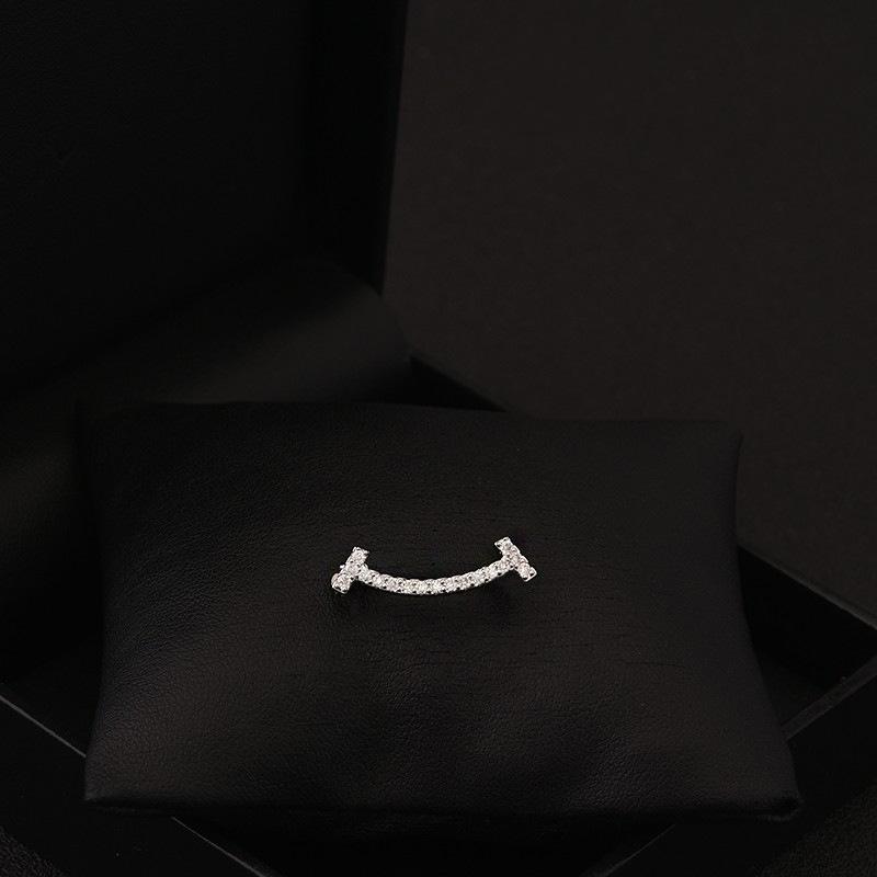 Cute and Simple Smiling Face Brooch High-end and Elegant Woman Fixed Shirt Collar Anti-glare Clasp Small Pin