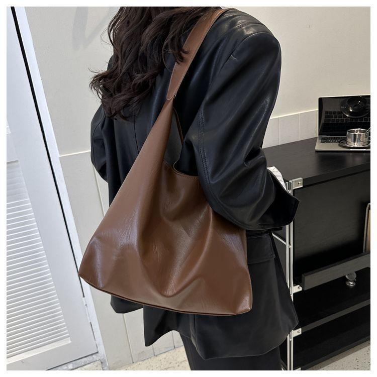 

Korean Lazy Wind One Shoulder Underarm Large Capacity Bag Women s New Autumn and Winter Commuter Retro Versatile Tote Bag