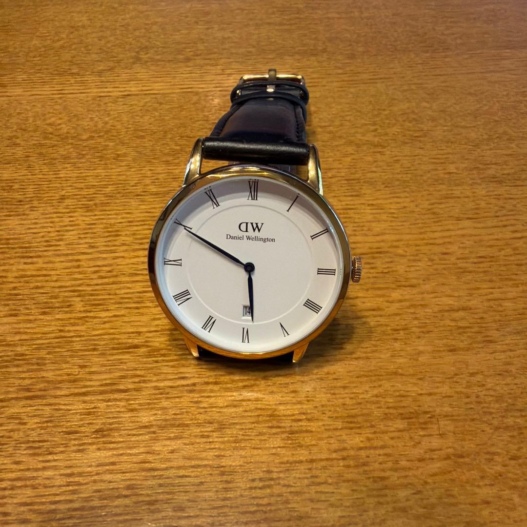 Подержанные часы Daniel Wellington
