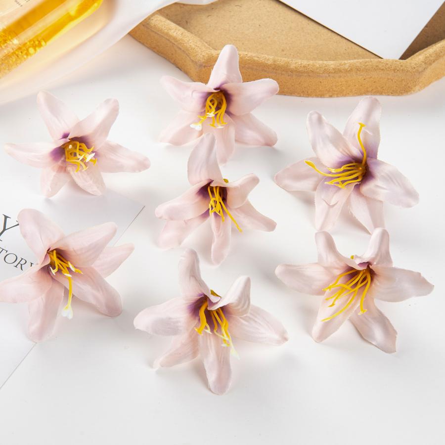 Konstgjorda Blommor Siden Lilja Bröllop Brudfölje Trädgård Hemma Festival Krans Tillbehör DIY Godislåda Gåva Scrapbook Hot sales