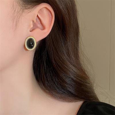2024 New Retro Gold Color Metal Line Black Oval Shaped Stud Earrings for Women Advanced Design Elegant Young Girls Party Jewelry