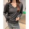 Korean lazy and relaxed, wearing a V-neck dew collarbone long-sleeved T-shirt for women's autumn waist and bottoming shirt top