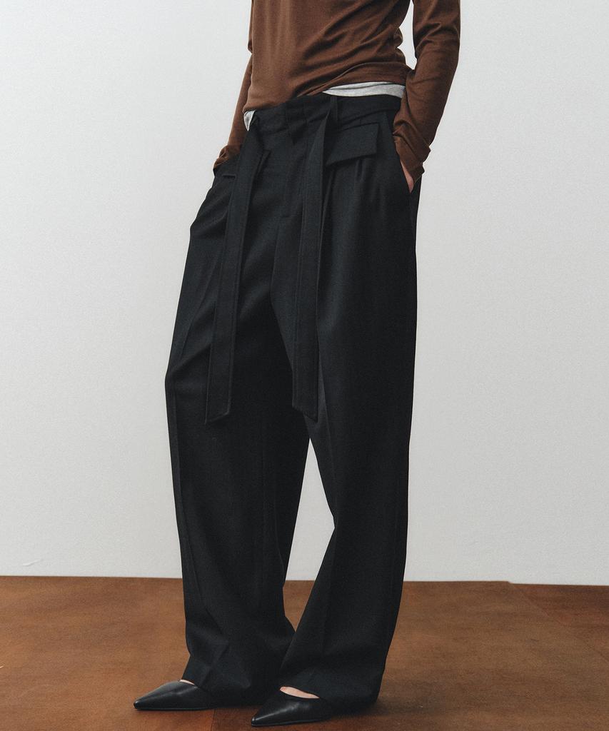 NOIRER FOR WOMAN Belted Pocket Wide Slacks (Black)