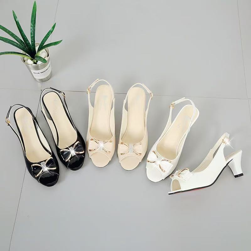 Direct Supply for Spring and Summer New One-word Buckle Fashion Casual Fish Mouth Large Size Women's Sandals
