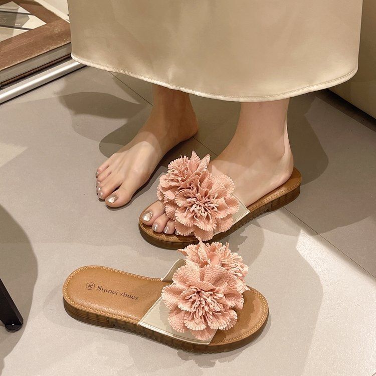 Fashion Internet celebrity versatile slippers female 2025 summer wear fairy wind flowers flat bottom beautiful beach sandals