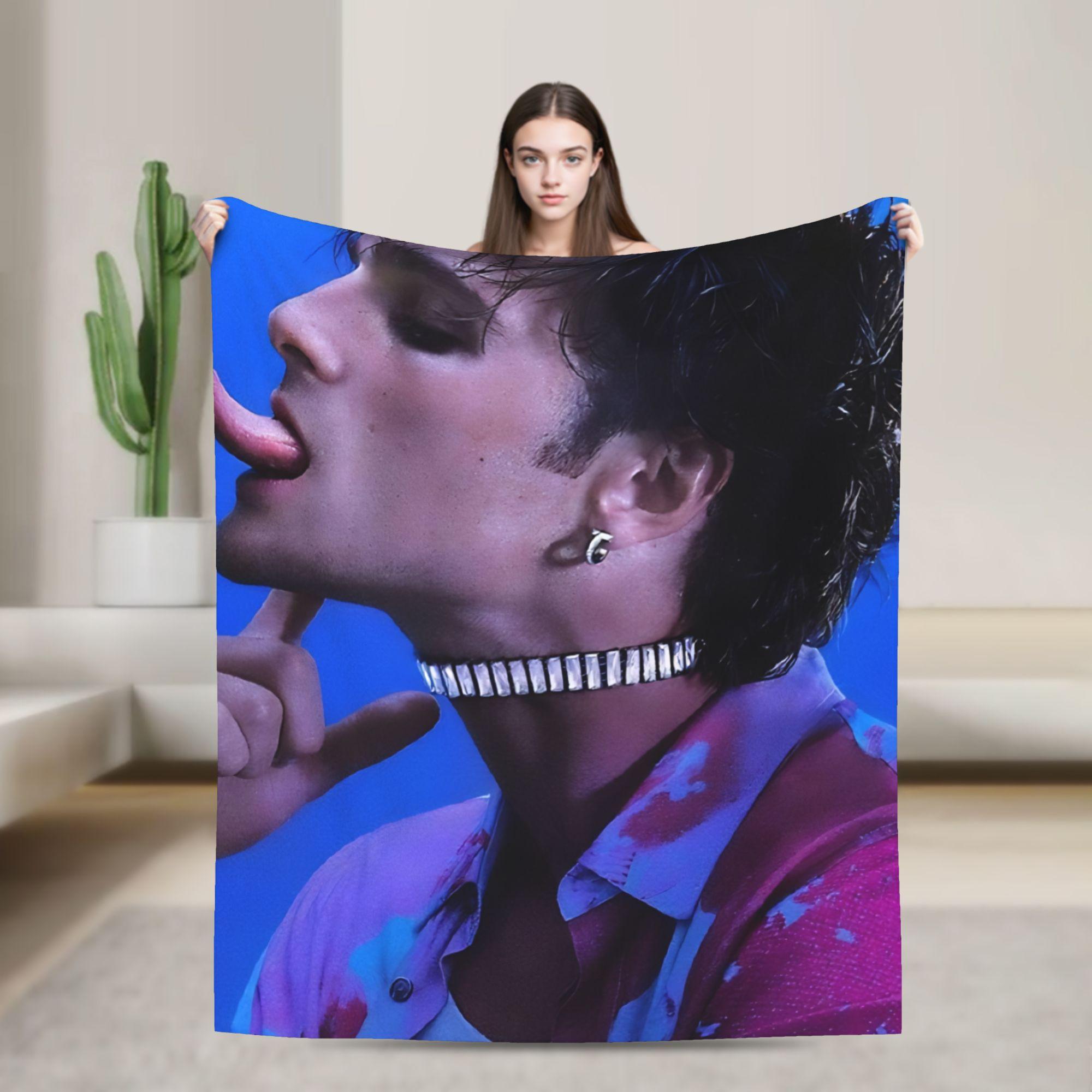 Jessica Chen Unisex Jacob Elordi Photo Blanket Warm Soft Novelty Plush Throw Blanket For Home Decor Travel Flannel Bedspread Bed Cover
