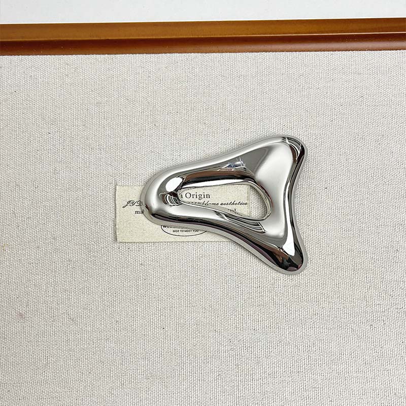 Vintage Glossy Metal Irregular Geometric Hollow Brooches for Women Girls Exquisite Fashion Suit Pins Accessories Party Jewelry серебряный