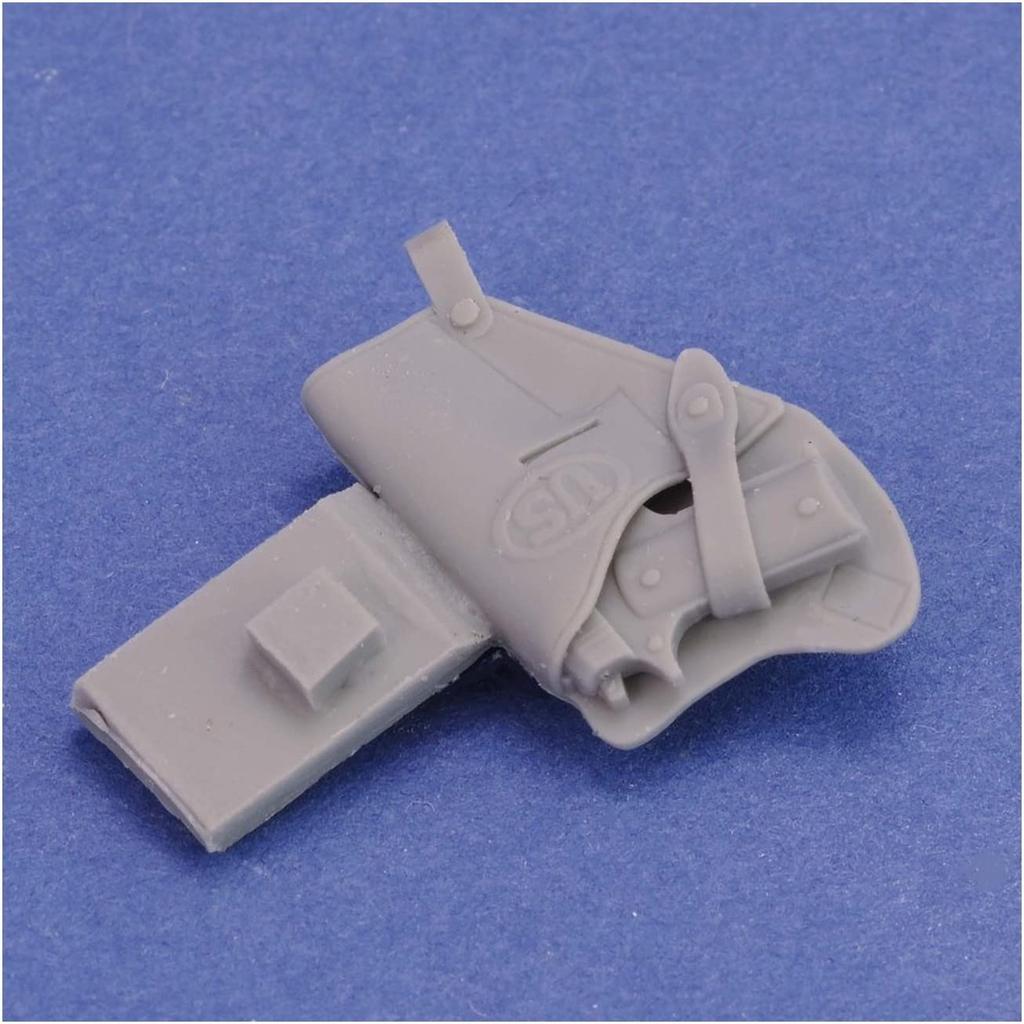 Royal Model 1/16 WWII U.S. Army Tank Crew Set No. 2 (On Alert), 2-Piece Resin Kit, RM1003