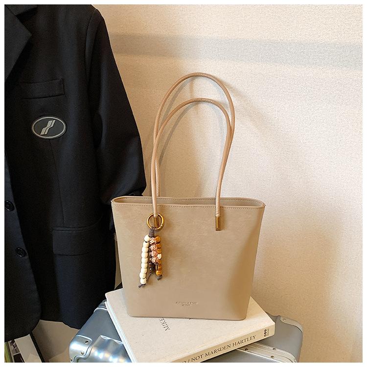 Frosted retro bag women's large-capacity new autumn and winter versatile simple shoulder bag commuting