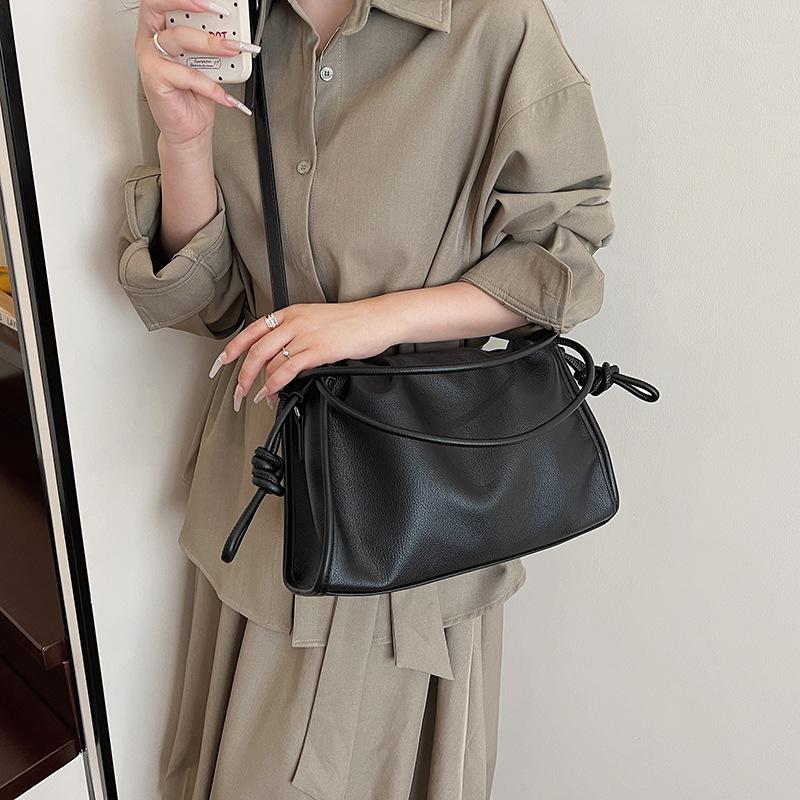 Pleated handbag versatile underarm bag women's 2025 autumn and winter new fashion shoulder bag commuter messenger bag