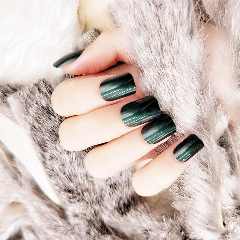 

24-Piece Ink Green Bride s Manicure: Short False Nails Set