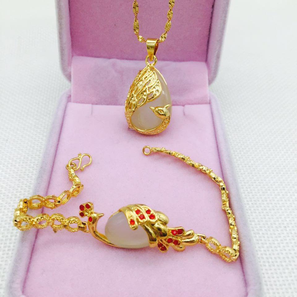 European Gold-Plated Women's Necklace & Bracelet Set with Cat's Eye Peacock Pendant Jewelry