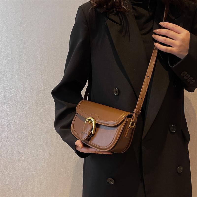 

Сумки через плечо в форме клапана для женщин, контрастного цвета, с пряжкой на ремне, сумка через плечо, новая роскошная дизайнерская сумка 22x13x8cm кофейный