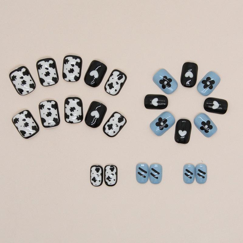 24 Pieces Black, White and Blue Sweet and Cool Short Love Flower Manicure, Autumn and Winter White Wearable Manicure, Cow Pattern Fake Nails