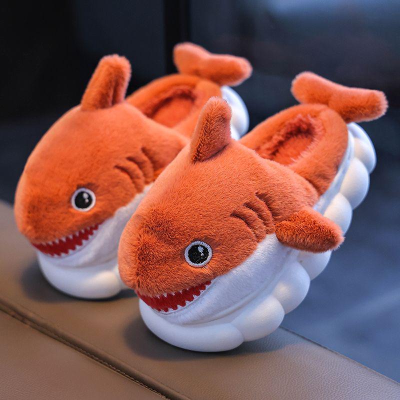 Kinder Cartoon Hai Baumwoll Hausschuhe - Jungen Winter 2024, Dicke Sohle, Indoor, Geschlossene Ferse, Flauschig.