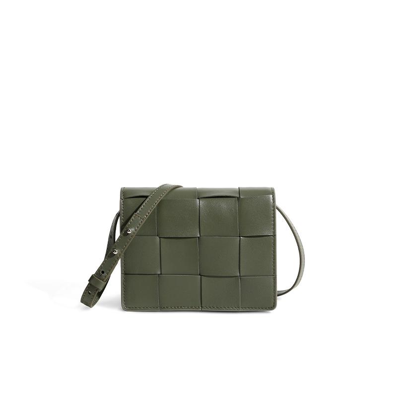 2026 Nuova borsa intrecciata in pelle di pecora fatta a mano borsa a tracolla singola obliqua versatile a dodici scomparti borsa da donna di alta gamma all'ingrosso