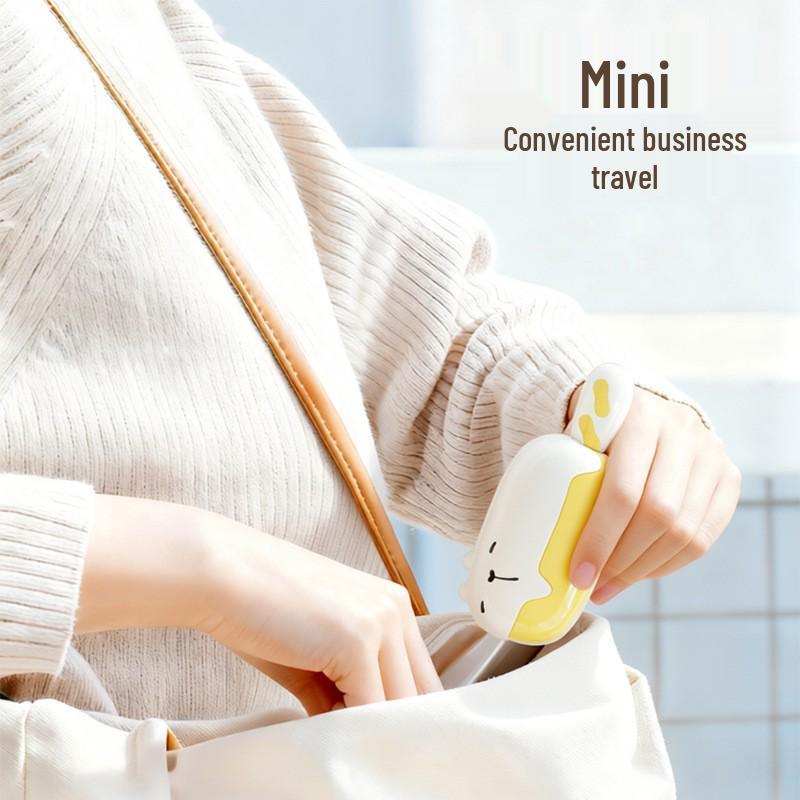 Portable 2-in-1 Washable Lint Roller & Scraper for Travel - Sleepy Bear Edition