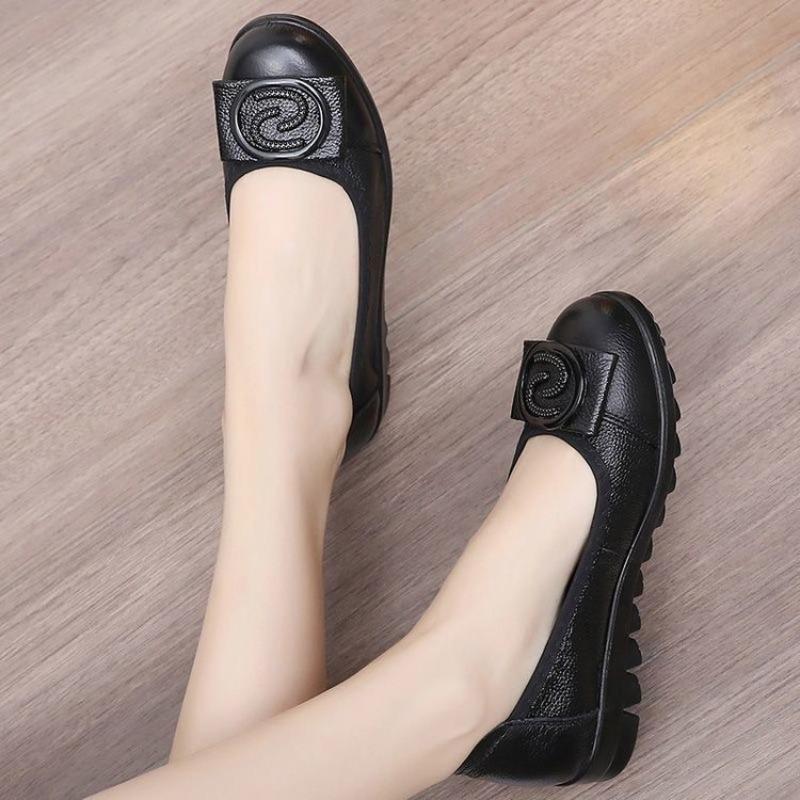 

Round head flat-soled small leather shoes autumn new versatile and comfortable one-pedal flat-soled single shoes women 40