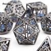 7-teiliges schwarz-blaues Rotationszyklon-Metallwürfel-Set aus hohlen polyedrischen Metallwürfeln, geeignet für Rollenspiele, RPG-Brettspiele, Kartenspiele