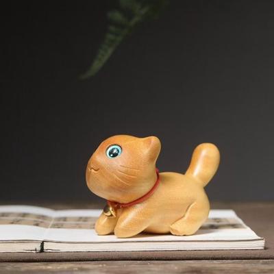 Kreatywna Miniaturowa Drewniana Statuetka Kota Ręcznie Rzeźbiona Kreskówkowa Statuetka Zwierzęcia Urocze Naturalne Ozdoby Szczęśliwego Kota na Biurko