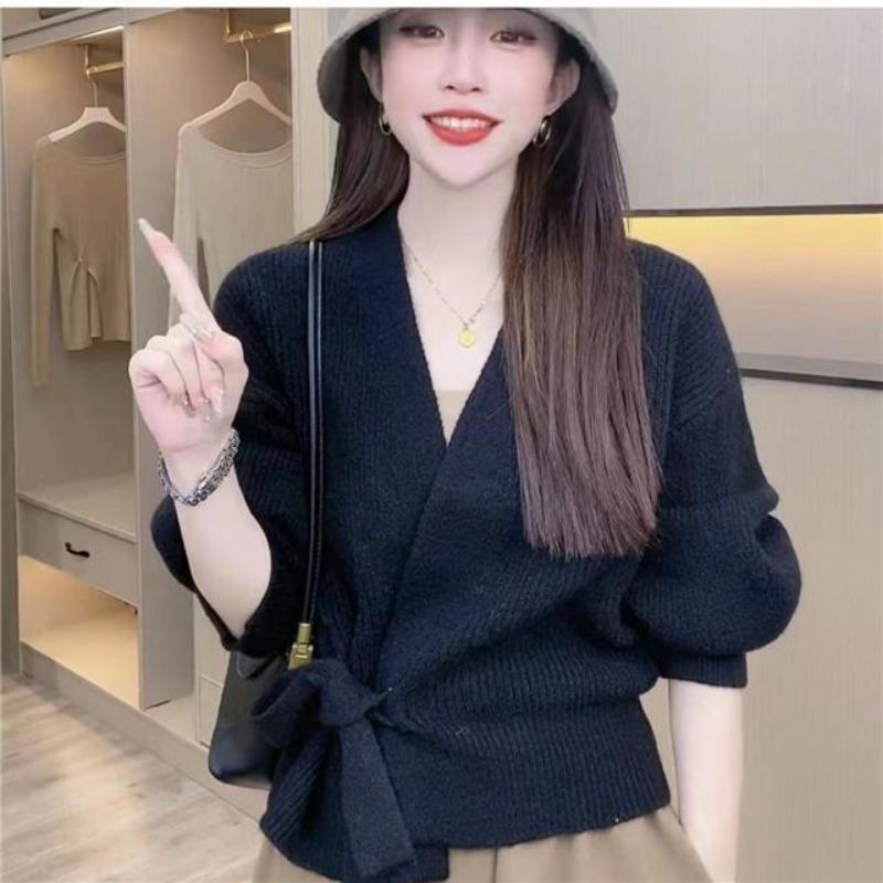 Autumn knitted cardigan jacket women's long sleeved top design niche loose V-neck lazy sweater solid knitted outerwear