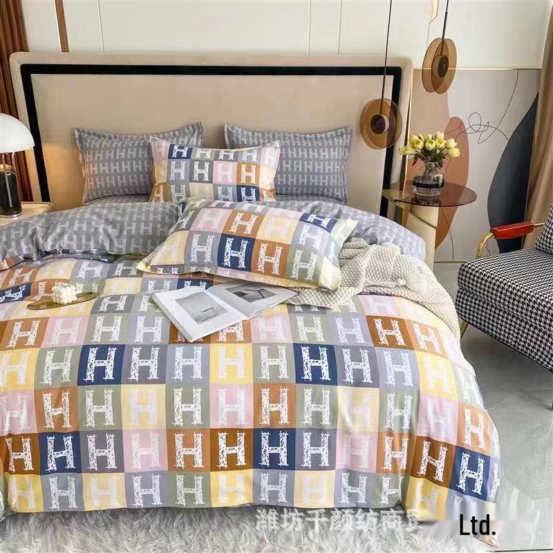 Soft and Skin-friendly Single Print Duvet Cover & Brushed Bed Sheet - 1.5 Meter