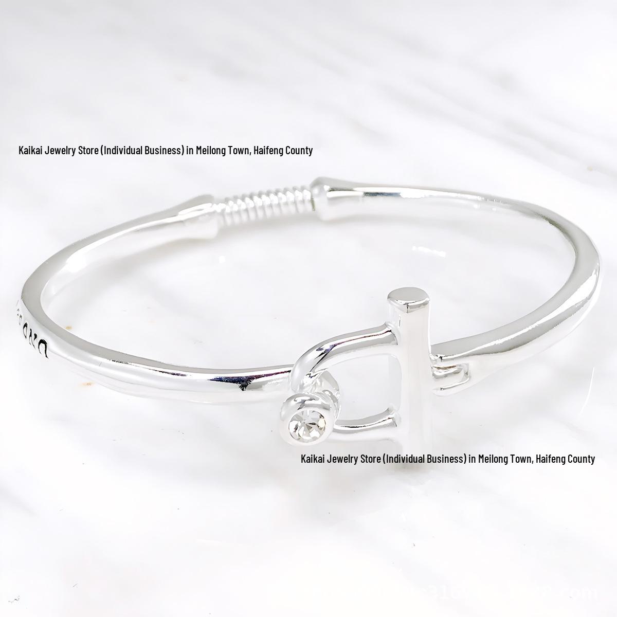 UNOde50 Women s Silver-Plated Geometric Hook Bracelet - Trendy Spanish Brand Luxury Jewelry 19 cm