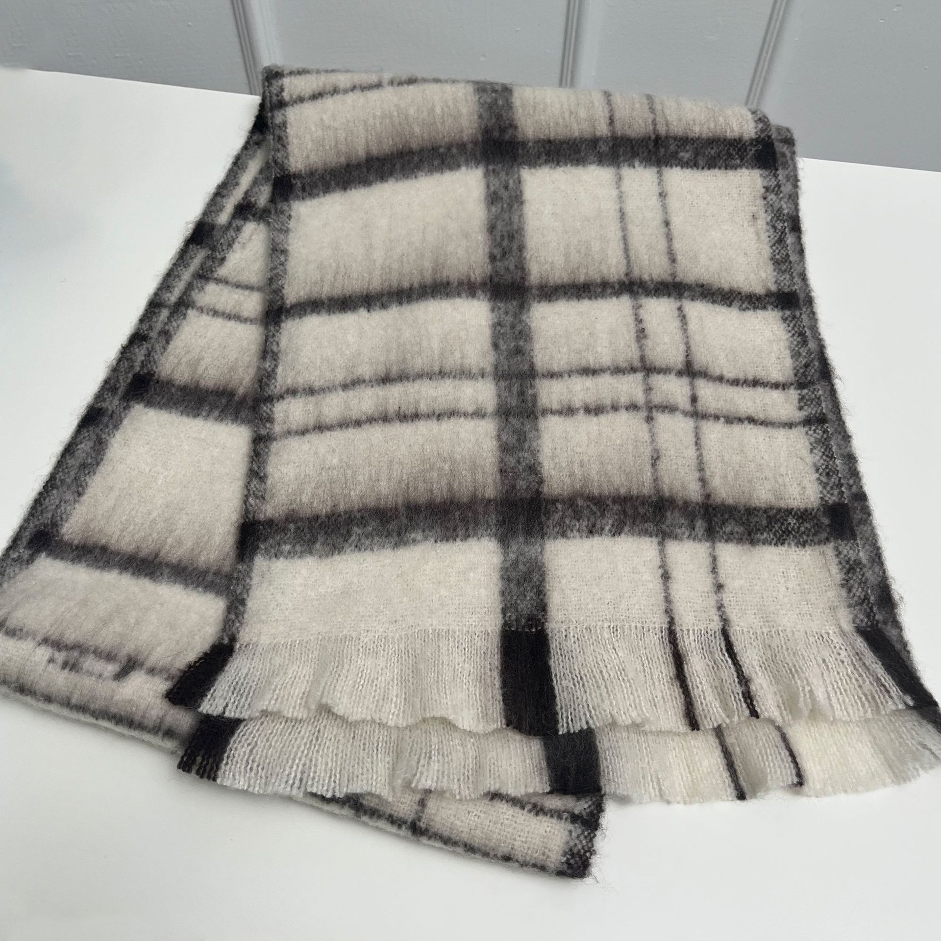 

Plaid scarf women s winter senior sense thickened warm imitation cashmere scarf shawl scarf