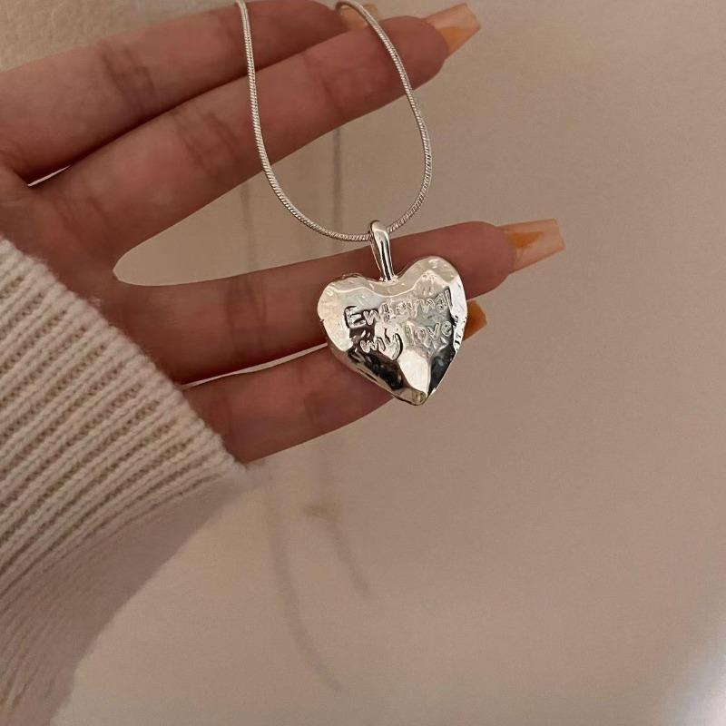 Funny Smooth Surface Metallic Cartoon Horse Flower Pendant Necklaces for Women Long Adjustable Wax Rope Chain Chokers