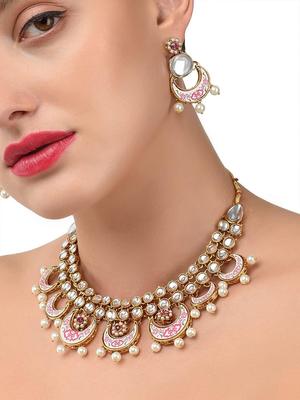 Gold Tone Kundan & Pearls Mesmerising Traditional Necklace Set For Women