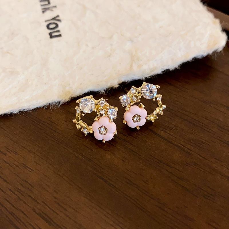 European and American fashion geometric twist earrings simple metal earrings personality trendy temperament earrings women