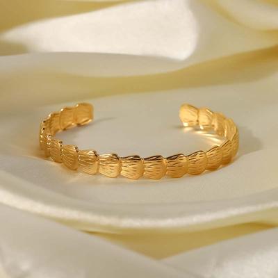 Stainless Steel Gold Color Shell Shaped Open Bracelet for Women Minimalist Metal Adjustable Charm Bracelet Jewelry Gift