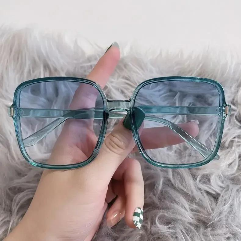 Trendy Square Sunglasses for Women Men Gradient Lenses Retro Unisex Shades Fashion Black Oculos De Sol