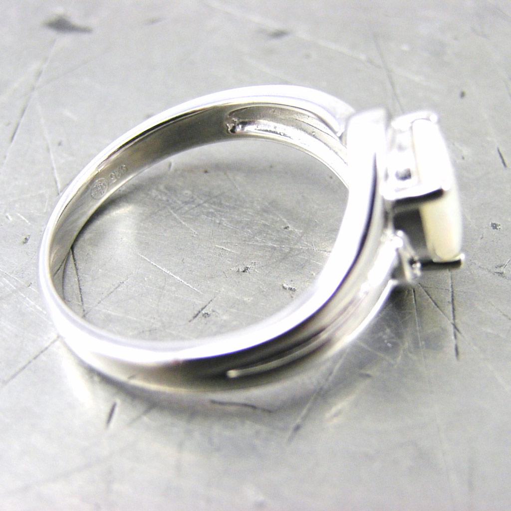 Silver Ring 'Goddess Opal' White Silver (rhodium) - 9x7 Mm