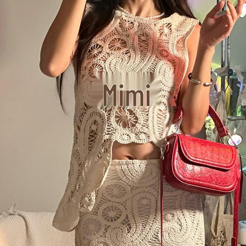 Retro Chic Crochet Crop Top: Sleeveless, Hollow Design 404