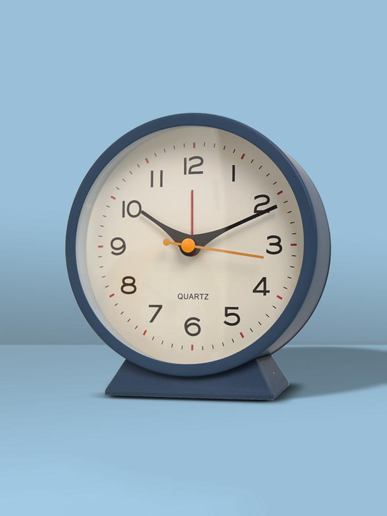 1pc simple métal petit réveil créatif horloge de chevet de bureau silencieuse horloge étudiante