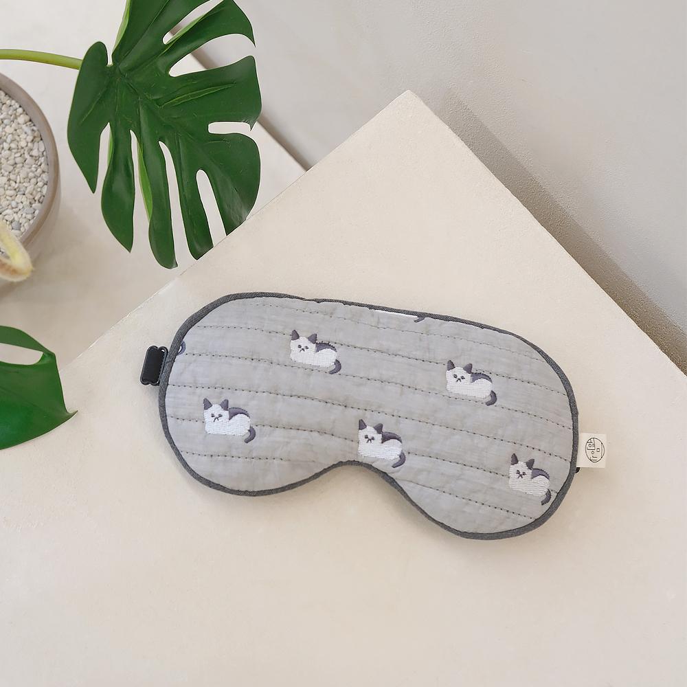 

Choose one of four brown rice eye packs (Cherry/Nyangi/Tosuni/Lucky On Me) cat