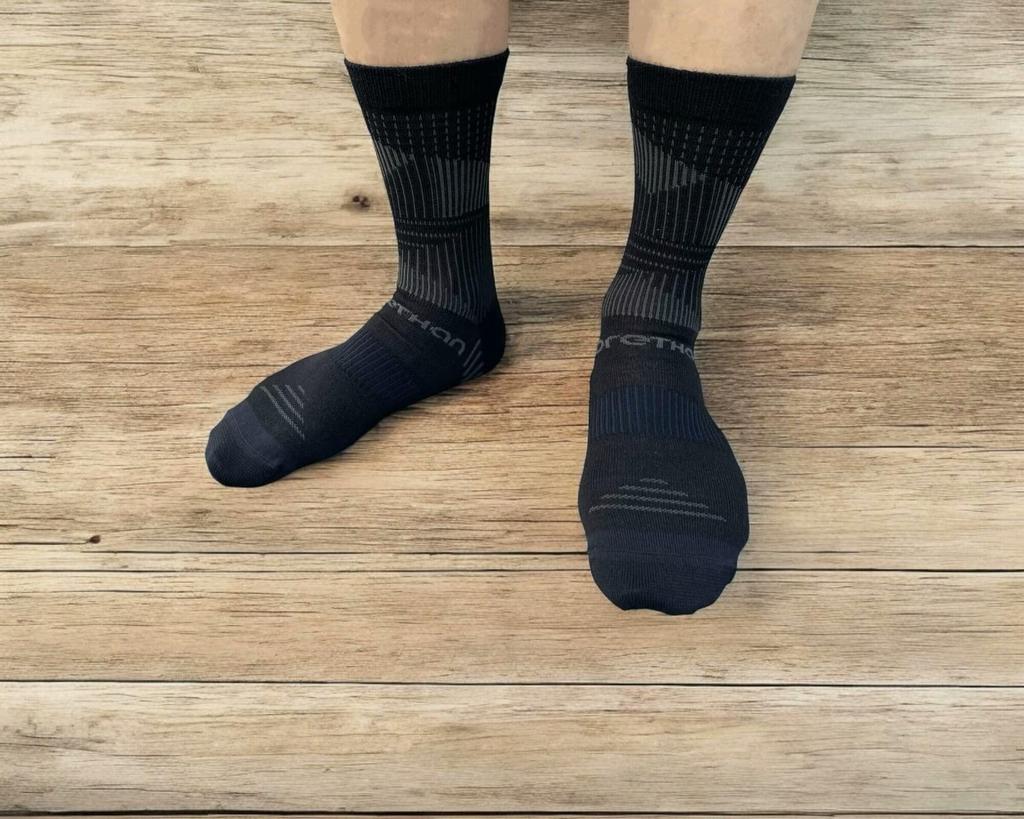 Morethan Merinowolle Radsocken Atmungsaktiv für Sport und Outdoor (Größen 25,0-28,0 cm / Schwarz) - Warm, Schnelltrocknend, Geruchshemmend, / DVA-013