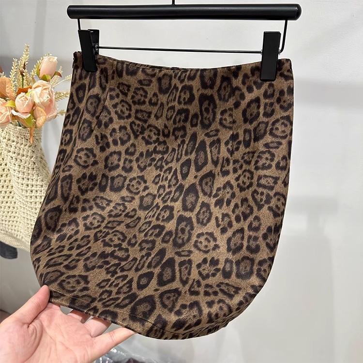 Women's Autumn Leopard Print High-Waisted Slimming Midi Skirt - Fashionable, Versatile, and Youthful