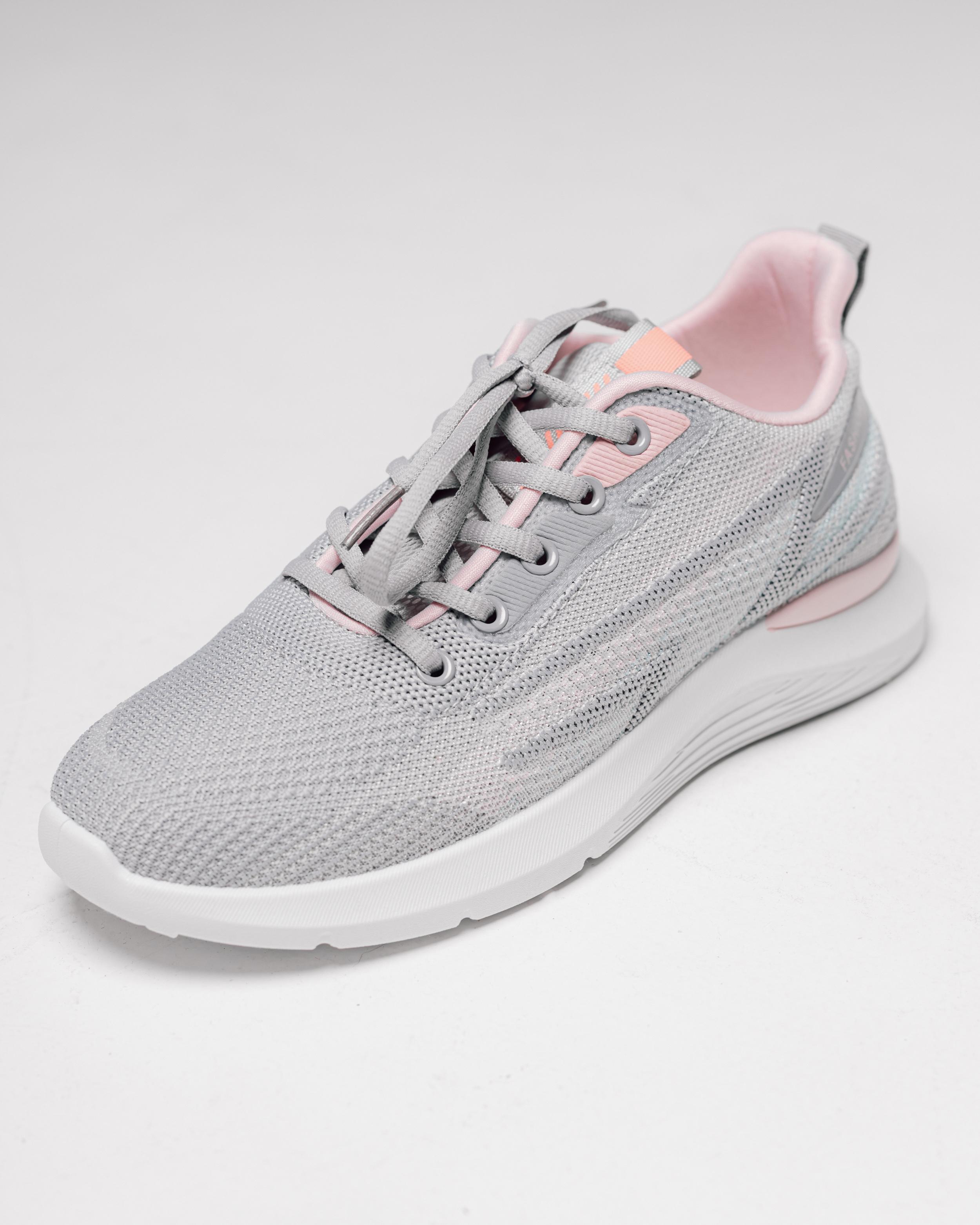 

Women s sneakers Lola Andy 12002 36 gray textile 38 теплим білим кольором
