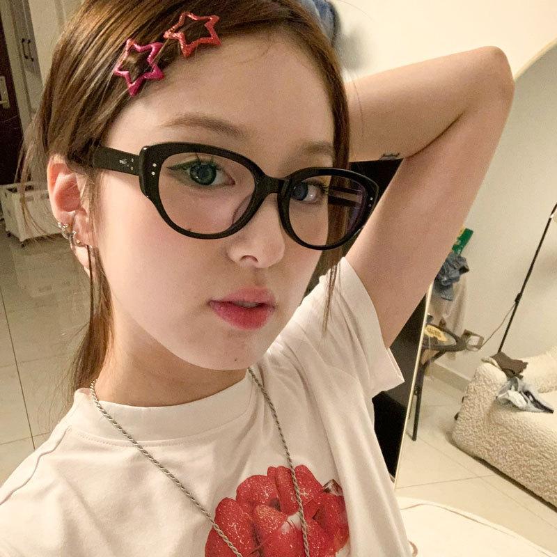 Retro Cat Eye Black Frame Glasses Women'S Rhombus Face Small Frame Anti-Blue Light Flat Mirror Cat Type Early Eight Plain Artifact Round Face
