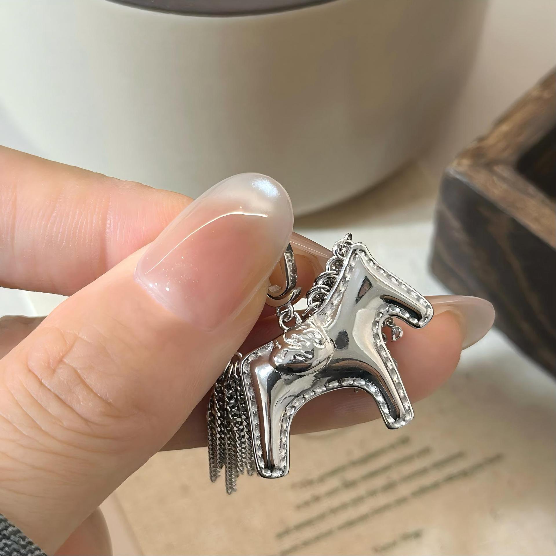 Korean Style S925 Sterling Silver Horse Pendant Necklace with Tassel - Elegant and Fashionable Design 925 Silver