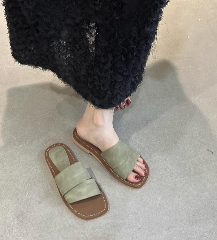 Cowhide Version~ Retro Niche Design Flat-bottomed Slippers for Women To Wear 2025 Summer New Beach Vacation Cool Slippers