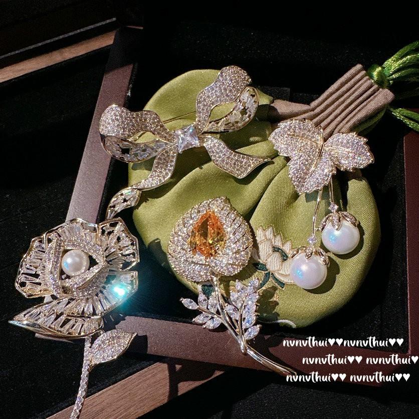 Sotheby'S Cream Rose Gem Pearl Brooch, Antique Plated 18K Gold, Farah, Butterfly Zircon Brooch