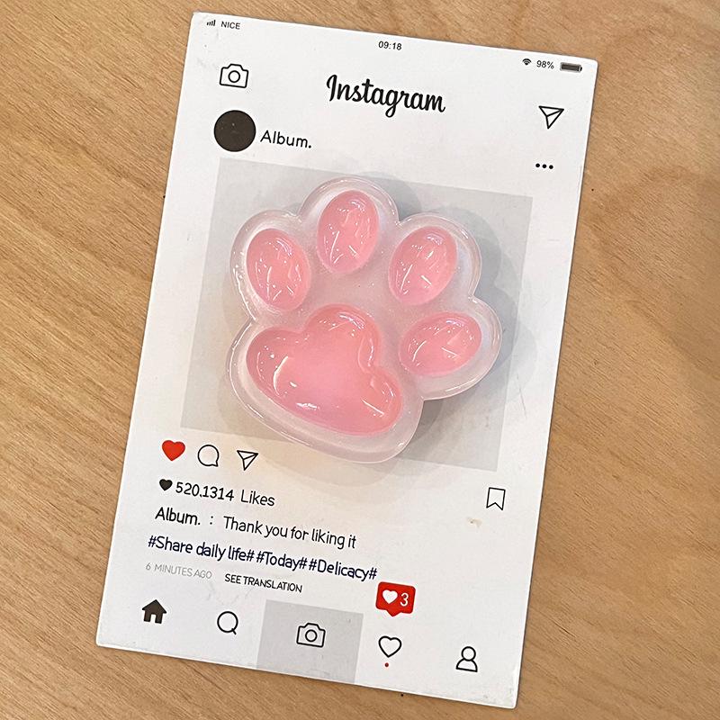 Custom 3D Cat Paw Phone Holder: Foldable, Adhesive, Cartoon Design, Retractable, Portable, and Cute.