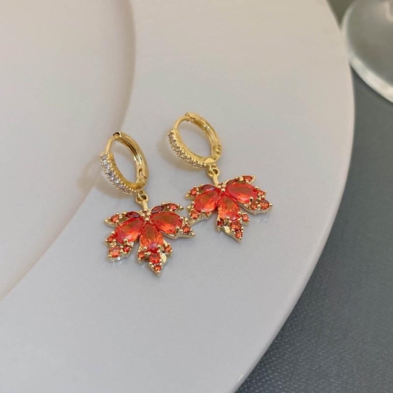 Elegant Red Crystal Maple Leaf Earrings Fashion Tassels Ear Ring Temperament Rhinestone Earwear Trendy Statement Pieces