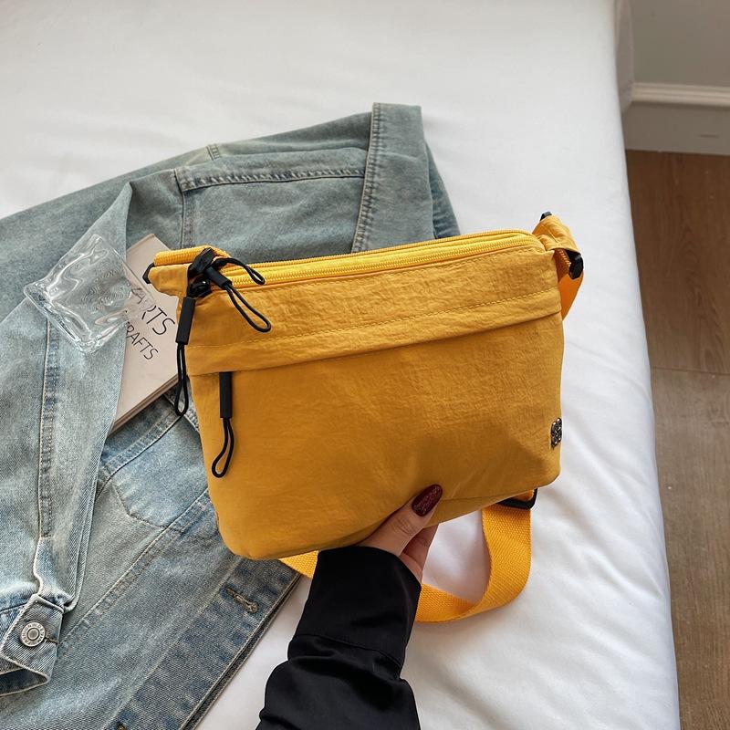 

The new bag is simple, ultra-lightweight, high-end texture, niche solid color shoulder bag, fashionable and versatile satchel. жёлтый