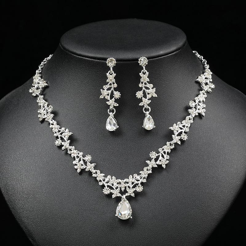 

BLINGBAY Women s Elegant Crystal Floral Necklace and Earrings Set Korean Style Teardrop Pendant Bridal Jewelry Gift срібний