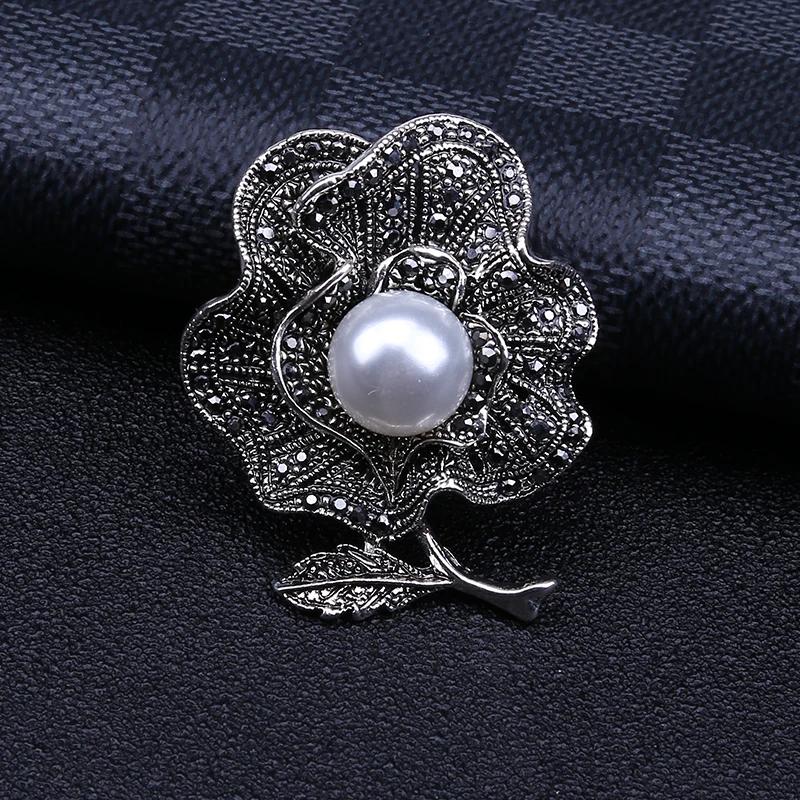 Elegant Pearl Gun Black Flower Brooches for Women Rhinestone Plant Pins Event Party Backpack Decoration Clothes Accessories